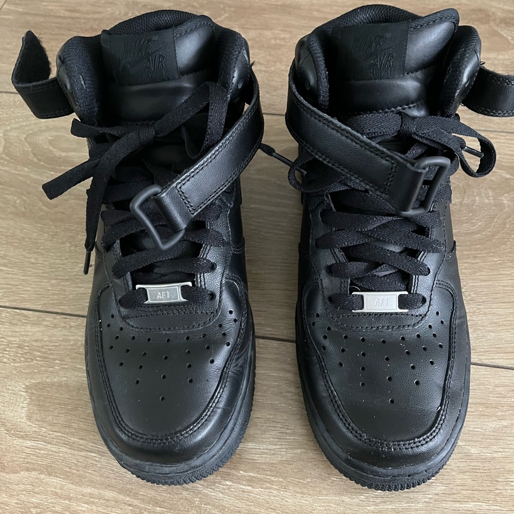 Nike Air Force 1 Mid ‘07 Women’s Shoe Black size 8